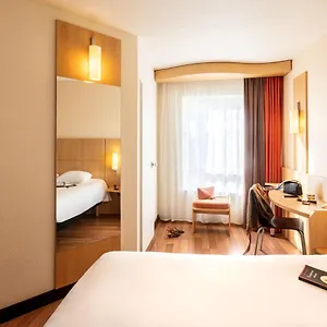 3* מלון Ibis Centrum